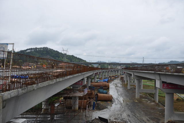 策马加鞭 推进 新新高速建设