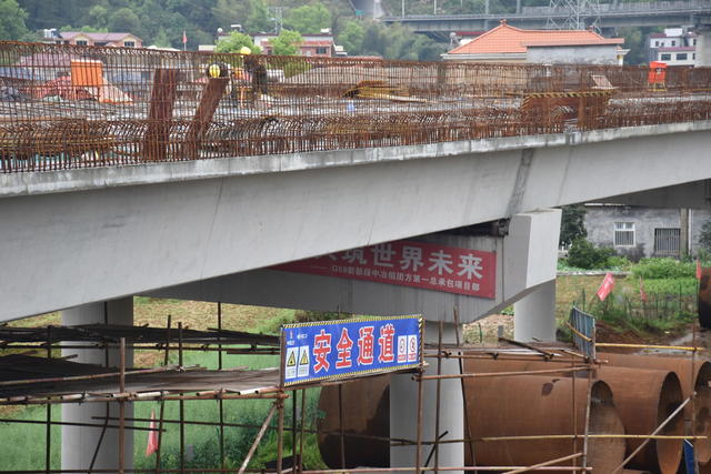 策马加鞭 推进 新新高速建设