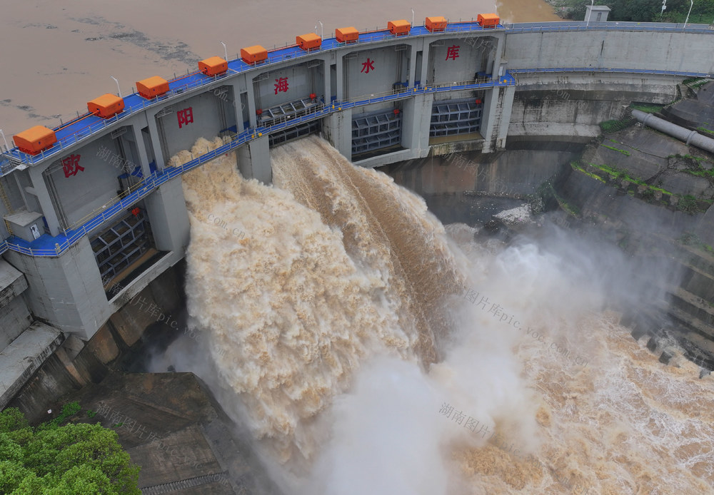 洪水 开闸 泄洪