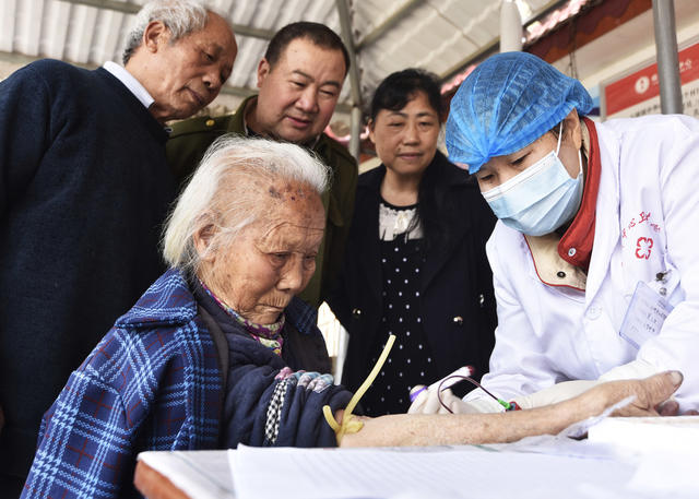 嘉禾：   进乡村义诊  为健康护航