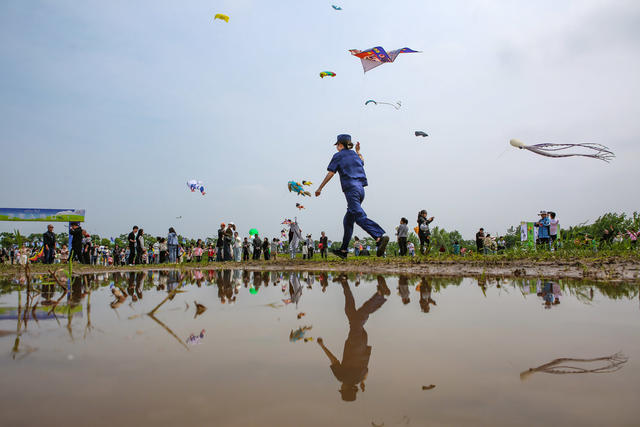 风筝
嘉年华  特色  活动   文旅   旅游   节日  经济   市民  五一   欢乐  市民   庆祝   