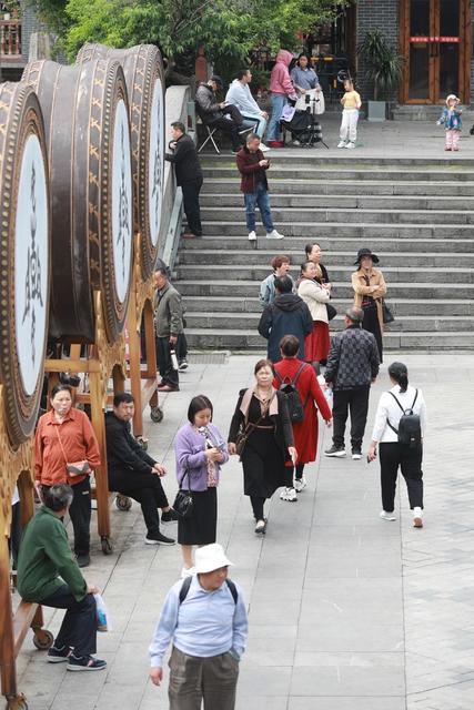 吉首市 乾州 古城 人们 游人 参观 游览 度假