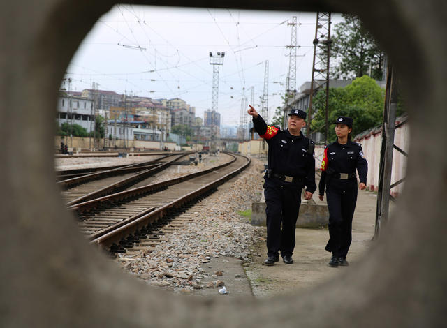 怀化铁警加强“五一”安保工作