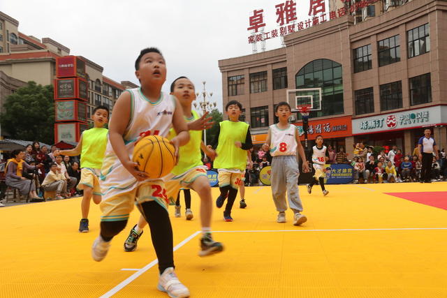 五一假期  青少年篮球赛  欢度假期