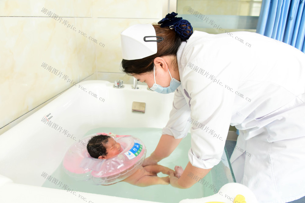 “五一”国际劳动节  医疗卫生  医院  产科  新生儿护理  护士  坚守岗位