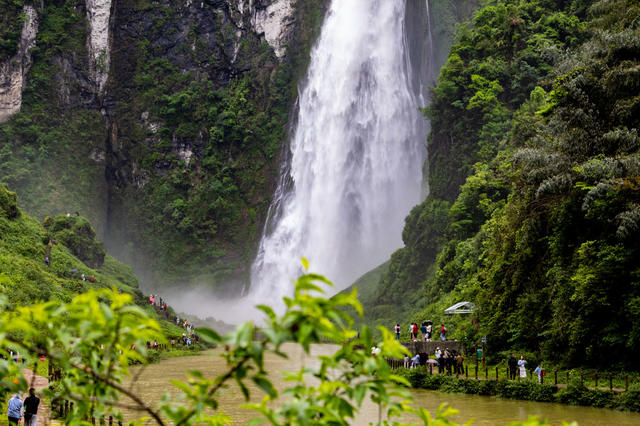 五一  假期  瀑布  湘西  游人  旅游