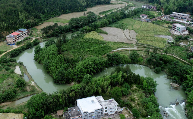 湖南桂东：沤江像巨龙卧于大地