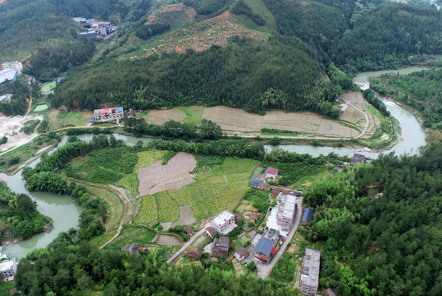 湖南桂东：沤江像巨龙卧于大地