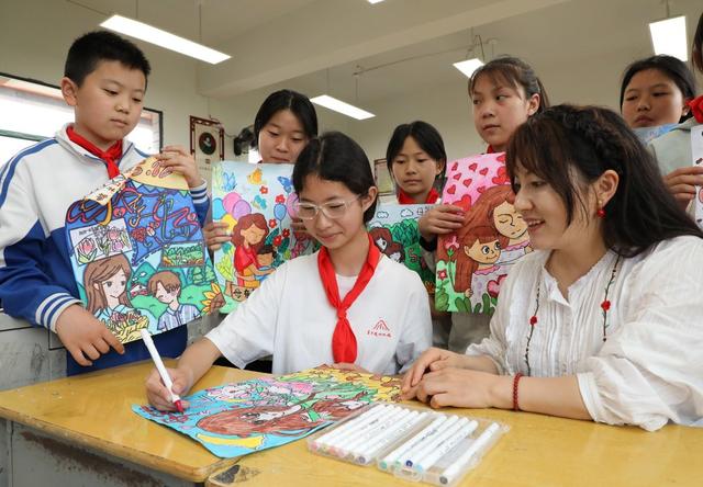  巧手绘妈妈      感恩“母亲节”
