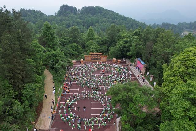 土家族 湘西 学生 研学 保靖 摆手舞 非遗 文化 长桌宴  陇木峒