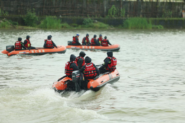 全国防灾减灾日  以你估计抢险演练
党员突击队
