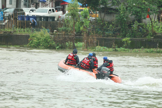 全国防灾减灾日  以你估计抢险演练
党员突击队
