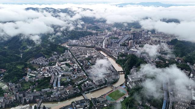 雨后  初霁  山城