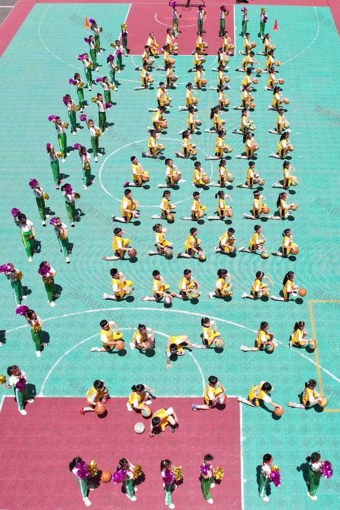 学生 土家族 湘西  篮球 湘西 苗族 运动 双减 政策 表演 健身 小学