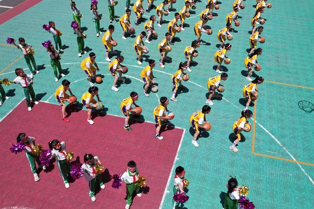 学生 土家族 湘西  篮球 湘西 苗族 运动 双减 政策 表演 健身 小学