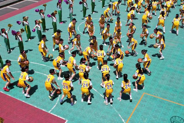 学生 土家族 湘西  篮球 湘西 苗族 运动 双减 政策 表演 健身 小学