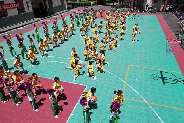 学生 土家族 湘西  篮球 湘西 苗族 运动 双减 政策 表演 健身 小学