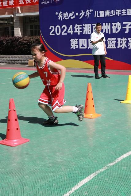 学生 土家族 湘西  篮球 湘西 苗族 运动 双减 政策 表演 健身 小学