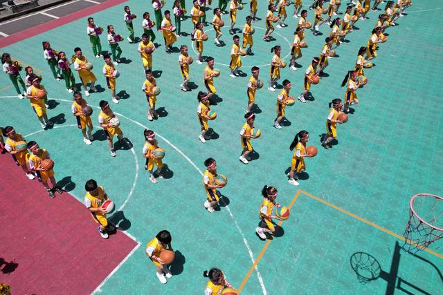 学生 土家族 湘西  篮球 湘西 苗族 运动 双减 政策 表演 健身 小学