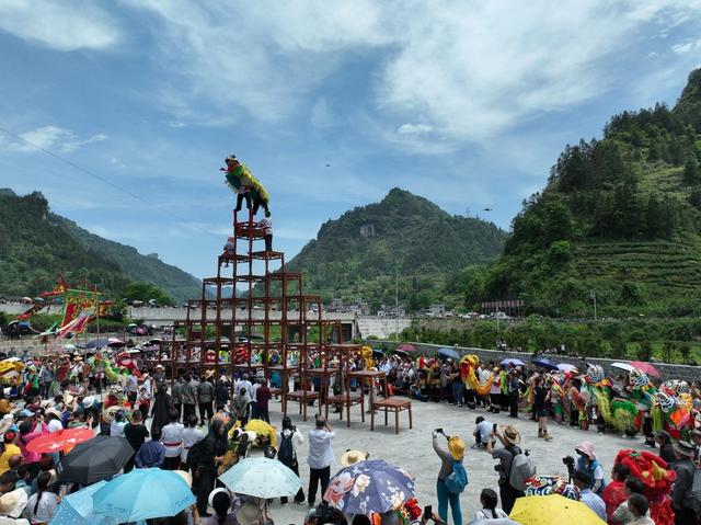 狮子登高 苗族“四月八” 苗鼓 苗歌 苗族武术 跳接龙舞 民俗