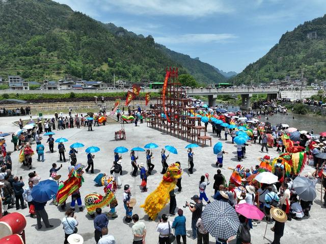 狮子登高 苗族“四月八” 苗鼓 苗歌 苗族武术 跳接龙舞 民俗