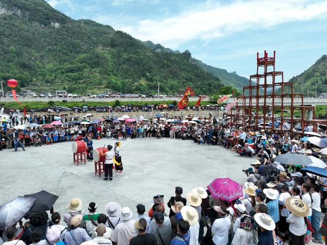 狮子登高 苗族“四月八” 苗鼓 苗歌 苗族武术 跳接龙舞 民俗