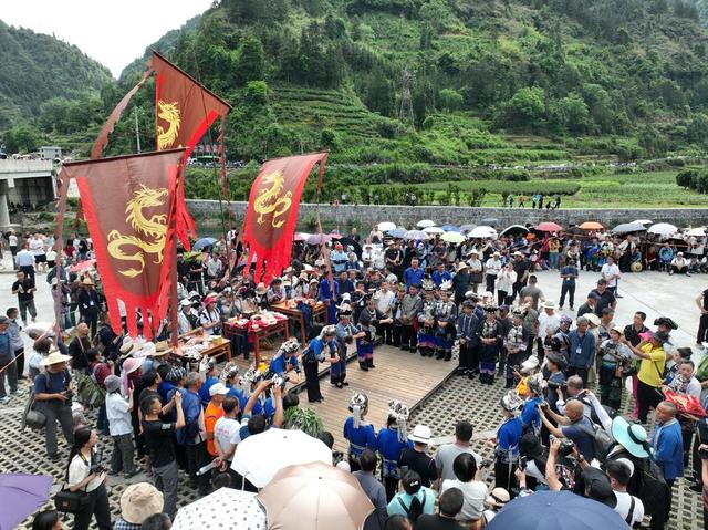 狮子登高 苗族“四月八” 苗鼓 苗歌 苗族武术 跳接龙舞 民俗