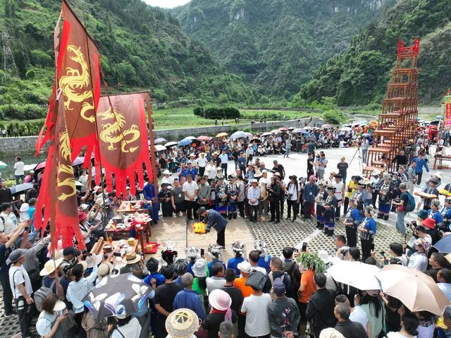 狮子登高 苗族“四月八” 苗鼓 苗歌 苗族武术 跳接龙舞 民俗