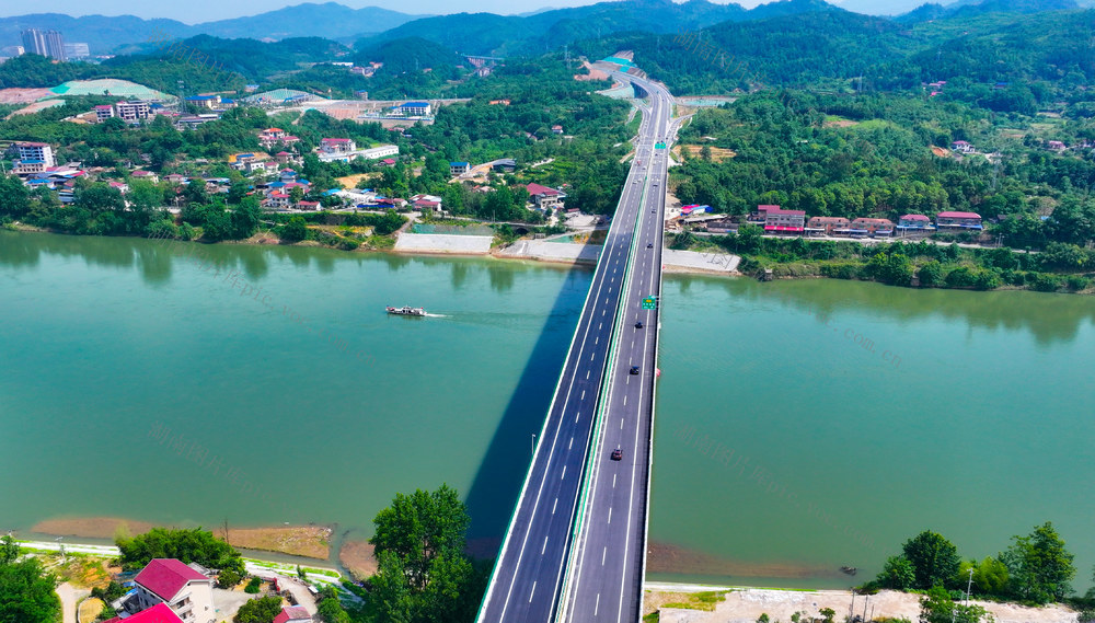  Yuanling Chenxi Expressway is open to traffic and transportation