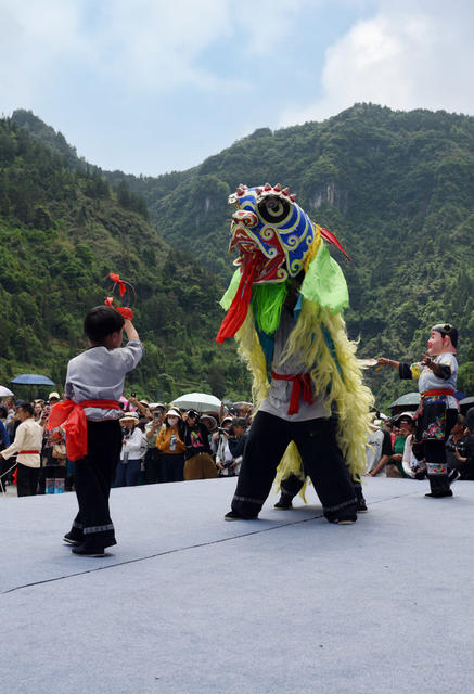 四月八 苗族 民俗 游客  村民  欢庆