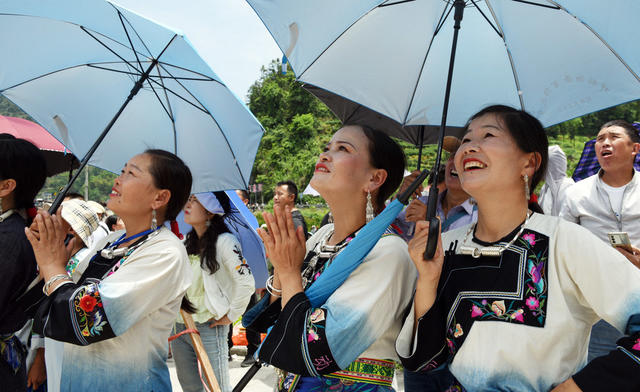 四月八 苗族 民俗 游客  村民  欢庆