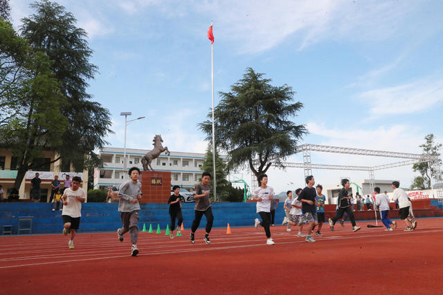 运动  健身  活力  校园  双减