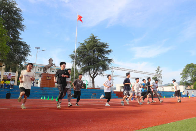 运动  健身  活力  校园  双减