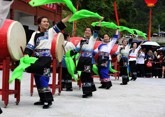 湘西矮寨欢度“四月八”苗节