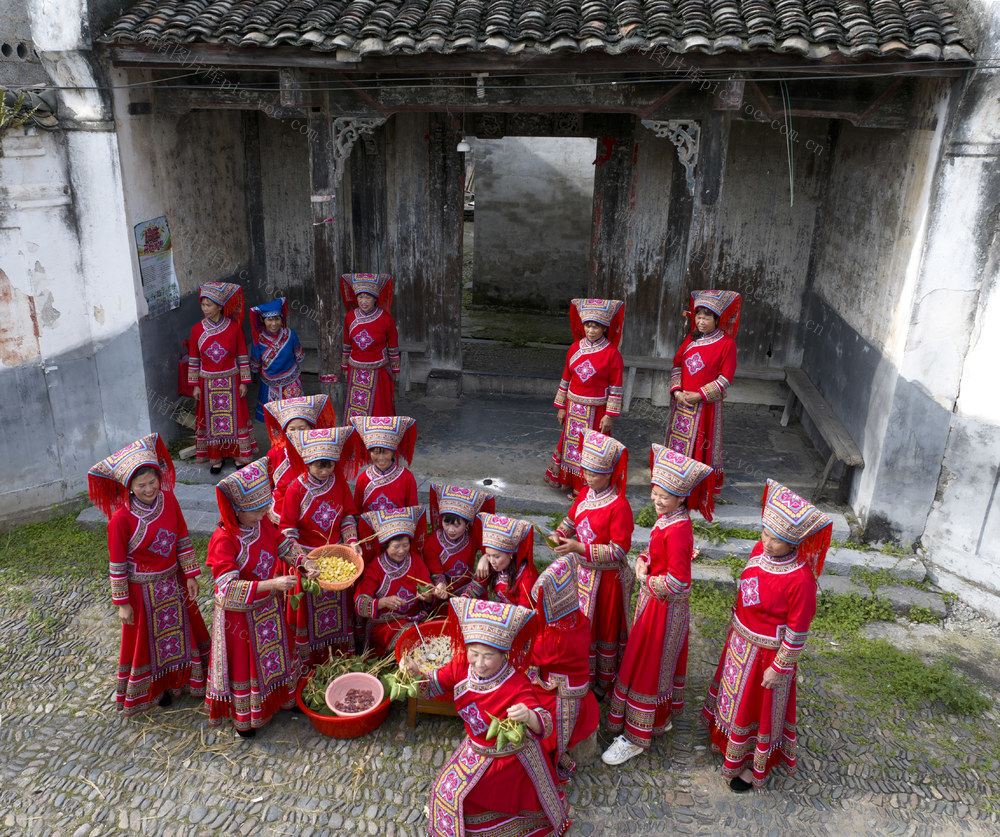  Jiang Yongyao Racing Duck in Tug of War Take a sedan chair