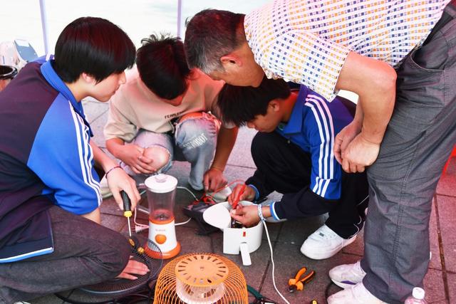 职教活动周  技能绽光彩