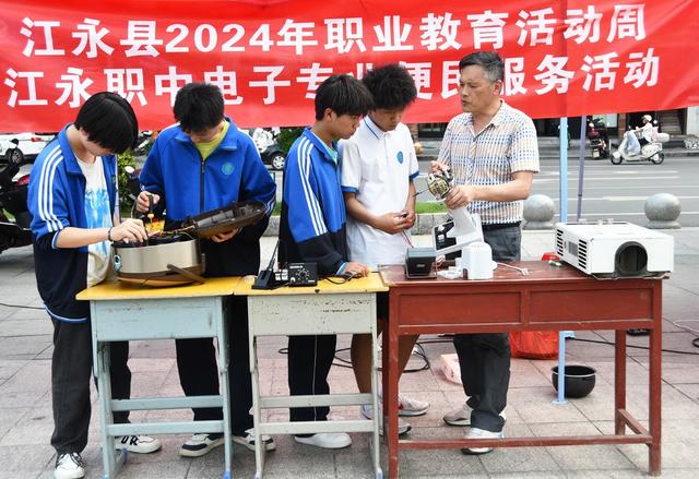 职教活动周  技能绽光彩