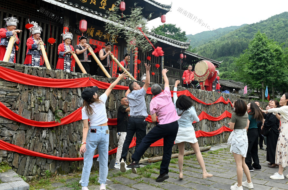 旅游 民俗文化 民俗活动 游客 苗族 侗族 传统文化  文旅融合 乡村游