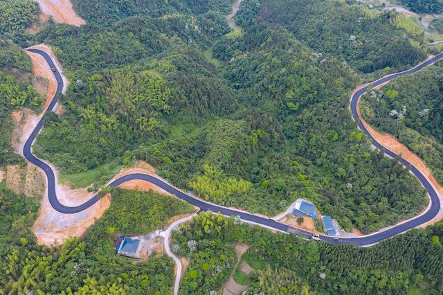 宝田茶旅  乡镇通三级公路建设
