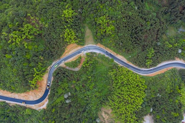 宝田茶旅  乡镇通三级公路建设