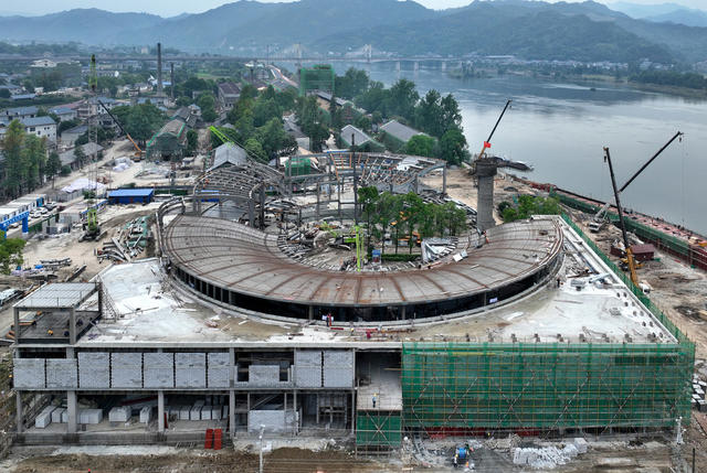 项目建设施工忙