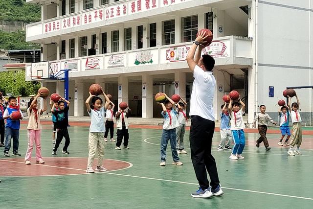 土家族 儿童 学校 苗族 送教 小学 爱心 留守儿童 古丈 墨戎 湘西