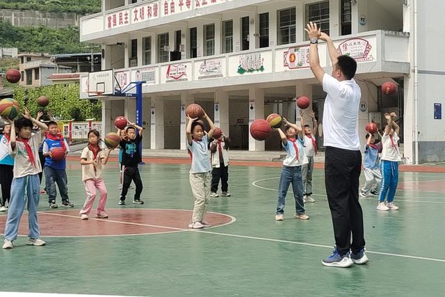 土家族 儿童 学校 苗族 送教 小学 爱心 留守儿童 古丈 墨戎 湘西