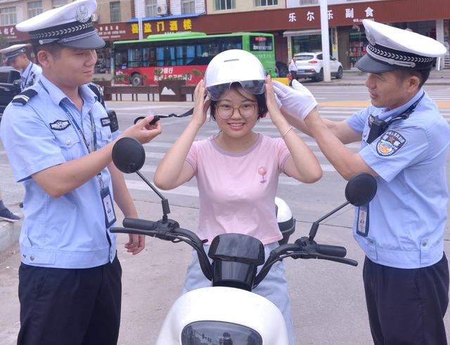 双牌：规范佩戴安全头盔  守护人民出行安全