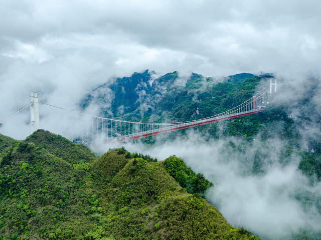 矮寨大桥 峡谷 苗寨 盘山公路 云雾