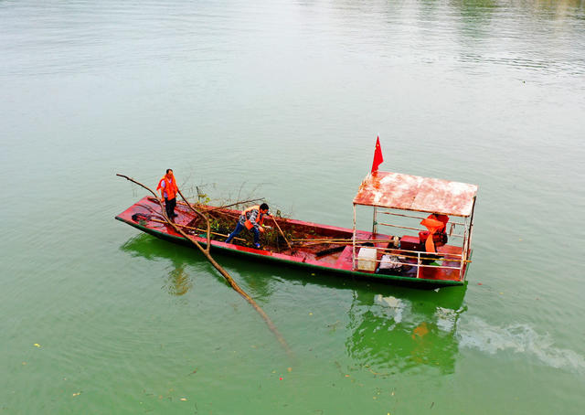 郴州苏仙：河道保洁景区美