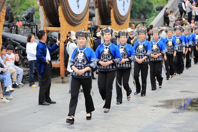 苗歌  民族服装