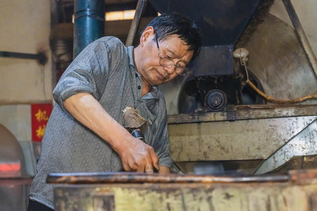 寨阳老油坊  油菜收割榨油旺季  榨油量达到800公斤   油坊有效益村民得便利