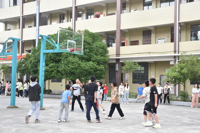 篮球赛 为课后服务添彩