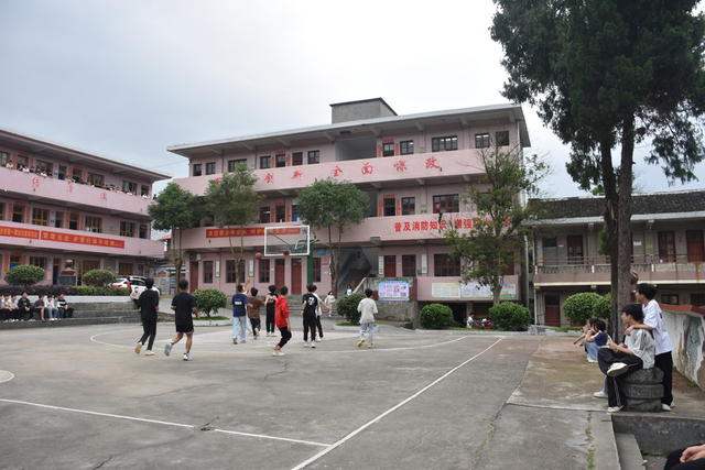 篮球赛 为课后服务添彩